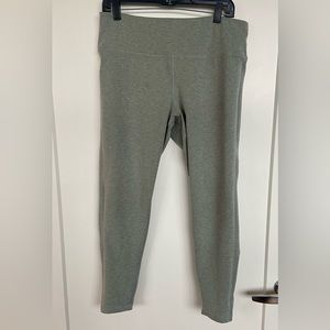 Danskin ankle cropped leggings, sage green, size large